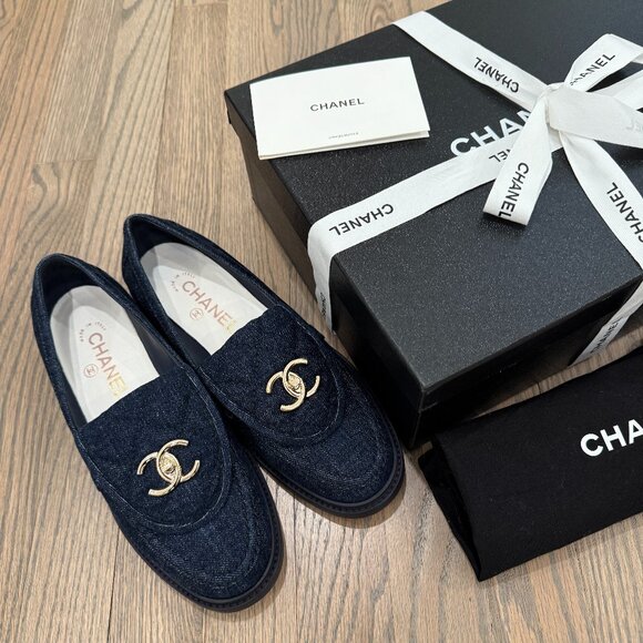 Chanel | Dark Blue Denim CC Turnlock Loafers | Size 37.5 - Picture 1 of 10